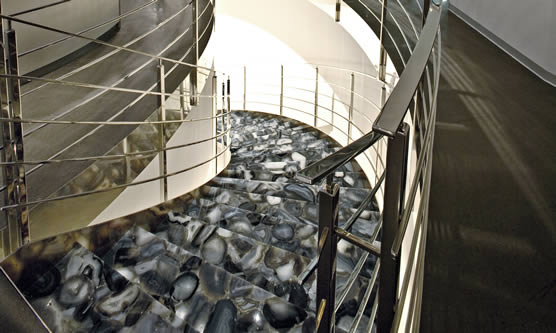 Strapazierfähige Treppen aus Kunststein 